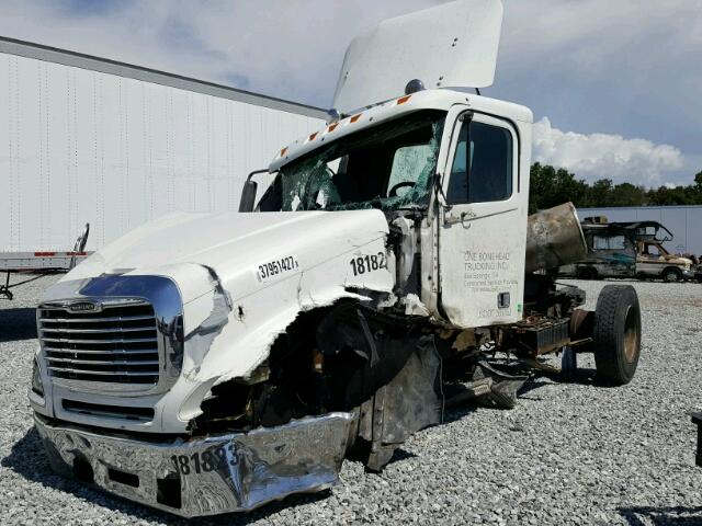 1FUBA5CG47LX41300 - 2007 FREIGHTLINER CONVENTION WHITE photo 2