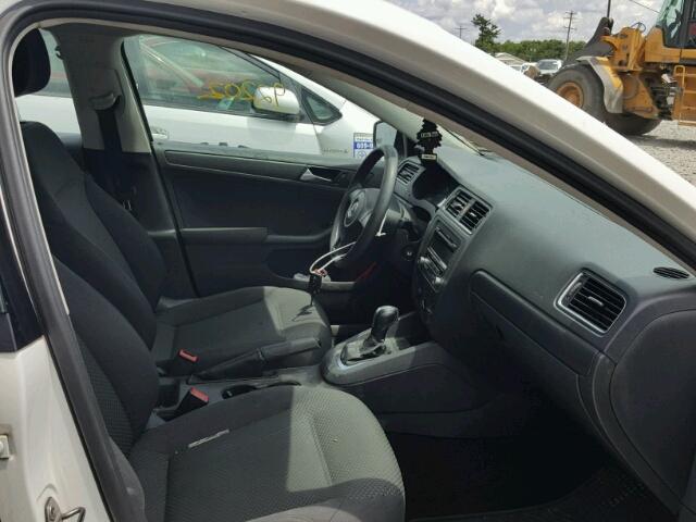 3VW2K7AJ7CM356415 - 2012 VOLKSWAGEN JETTA BASE WHITE photo 5