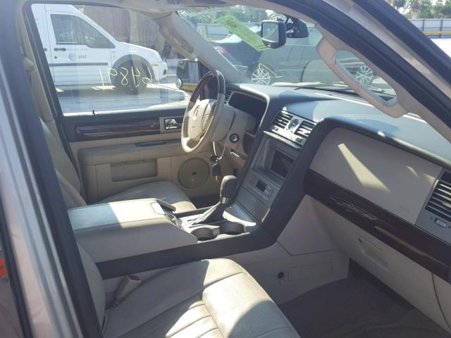 5LMFU28RX4LJ42897 - 2004 LINCOLN NAVIGATOR GOLD photo 5