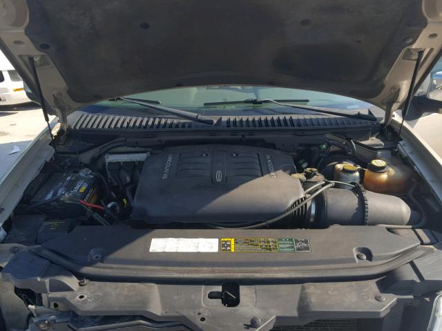 5LMFU28RX4LJ42897 - 2004 LINCOLN NAVIGATOR GOLD photo 7