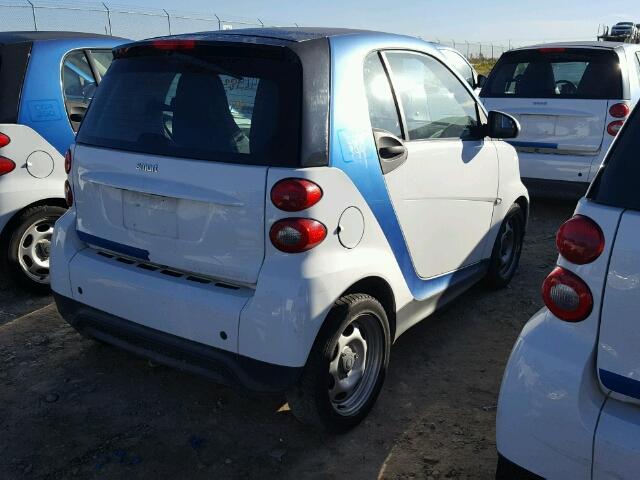 WMEEJ3BA0DK719593 - 2013 SMART FORTWO PUR WHITE photo 4