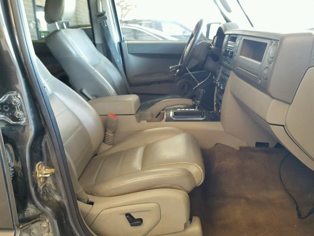 1J8HG48K06C363037 - 2006 JEEP COMMANDER GRAY photo 5