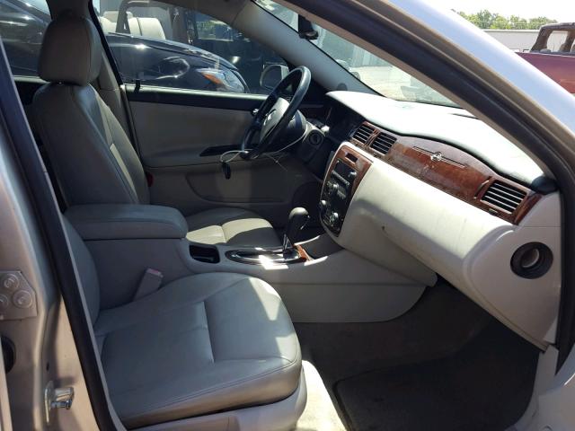 2G1WD58CX69132667 - 2006 CHEVROLET IMPALA SUP 银色 照片 5