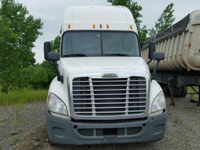 1FUJGLBG0BSAX0595 - 2011 FREIGHTLINER CASCADIA 1 WHITE photo 9