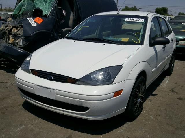 1FAFP34Z83W206996 - 2003 FORD FOCUS SE C WHITE photo 2