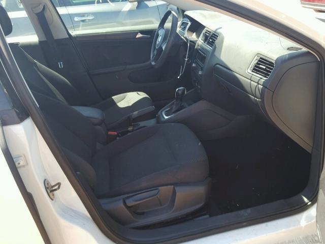 3VW2K7AJ3EM407525 - 2014 VOLKSWAGEN JETTA BASE 白色 照片 5