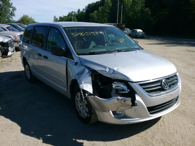 2V4RW4D15AR250766 - 2010 VOLKSWAGEN ROUTAN S SILVER photo 1
