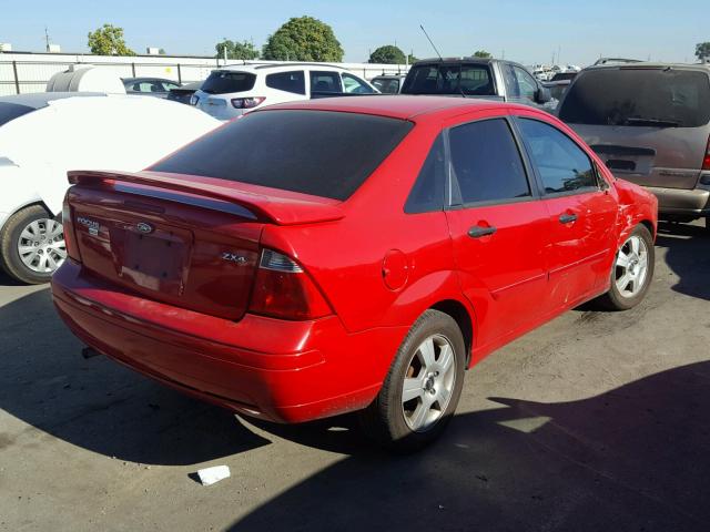 1FAFP34N55W218166 - 2005 FORD FOCUS ZX4 RED photo 4