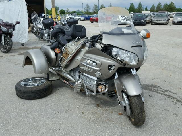 1HFSC47003A203715 - 2003 HONDA GL1800 TAN photo 1