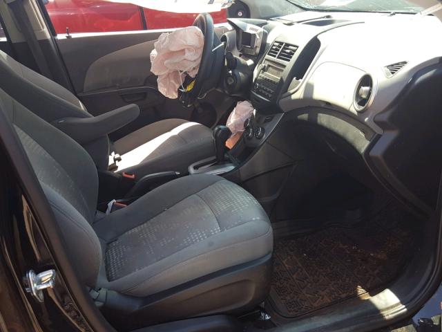 1G1JA5SH1G4141673 - 2016 CHEVROLET SONIC LS შავი ფოტო 5