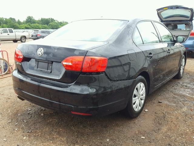3VW2K7AJ1EM385962 - 2014 VOLKSWAGEN JETTA BASE Սև լուսանկար 4