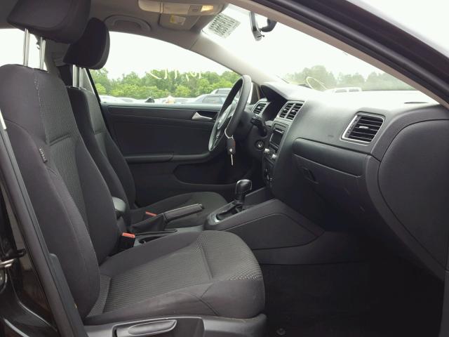 3VW2K7AJ1EM385962 - 2014 VOLKSWAGEN JETTA BASE Սև լուսանկար 5