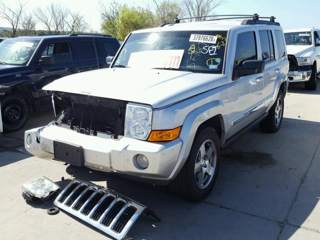1J4RG4GK4AC127958 - 2010 JEEP COMMANDER SILVER photo 2