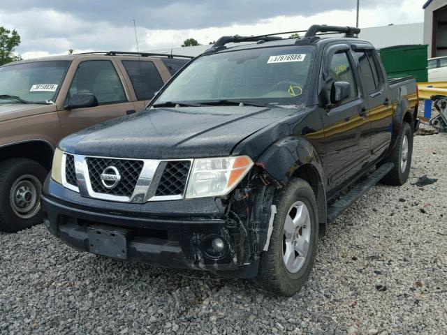 1N6AD07U16C430996 - 2006 NISSAN FRONTIER C BLACK photo 2