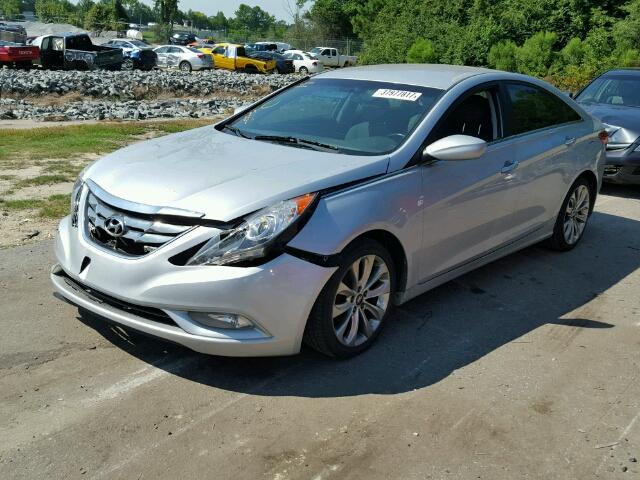 5NPEC4AC0BH227904 - 2011 HYUNDAI SONATA SE SILVER photo 2