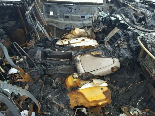 1GKEK63U52J104003 - 2002 GMC DENALI BURN photo 5