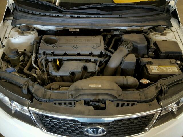 KNAFU4A22C5589451 - 2012 KIA FORTE EX WHITE photo 7