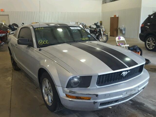 1ZVFT80NX75281651 - 2007 FORD MUSTANG SILVER photo 1