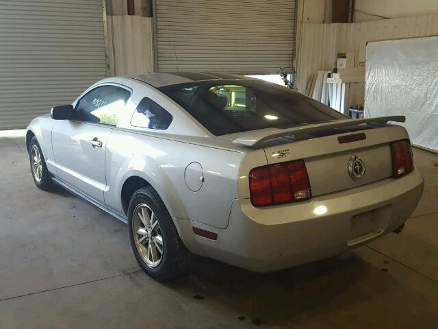 1ZVFT80NX75281651 - 2007 FORD MUSTANG SILVER photo 3