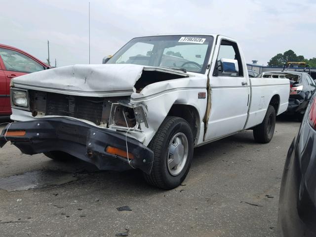 1GTCS14R2J2507977 - 1988 GMC S TRUCK S1 WHITE photo 2