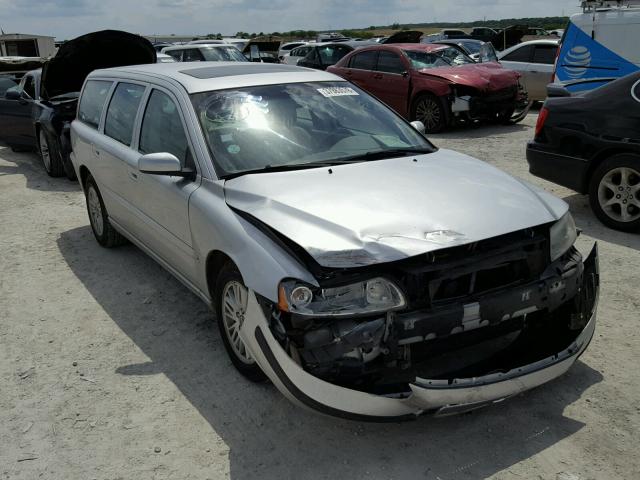 YV1SW612552521229 - 2005 VOLVO V70 SILVER photo 1