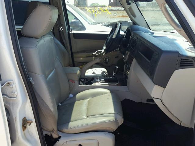 1J8HG58N66C305983 - 2006 JEEP COMMANDER WHITE photo 5