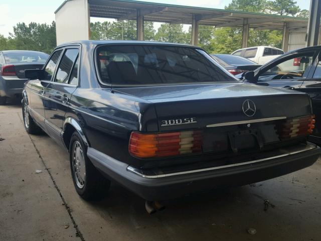 WDBCA24D6LA517075 - 1990 MERCEDES-BENZ 300 SE BLACK photo 3