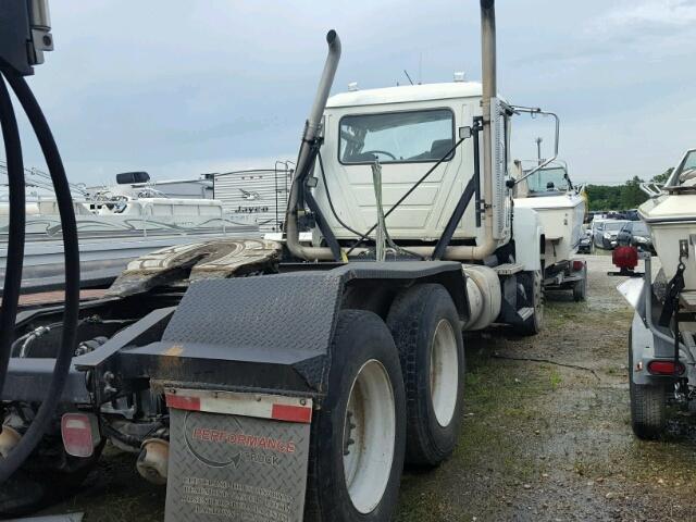 1M1AN09Y5FM018591 - 2015 MACK 600 CHU600 WHITE photo 4