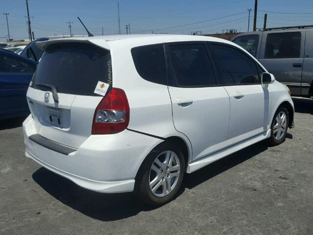 JHMGD37677S061812 - 2007 HONDA FIT S WHITE photo 4