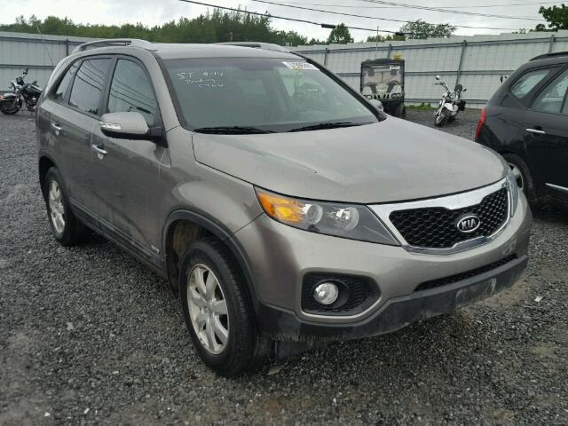 5XYKTDA66DG372050 - 2013 KIA SORENTO LX CHARCOAL photo 1