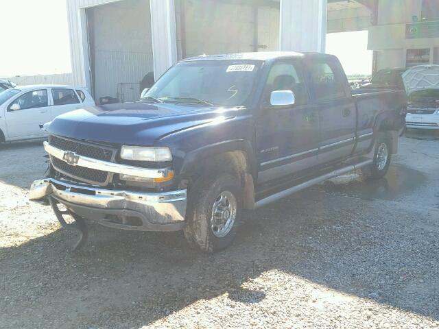 1GCHK23U81F186618 - 2001 CHEVROLET SILVERADO BLUE photo 2