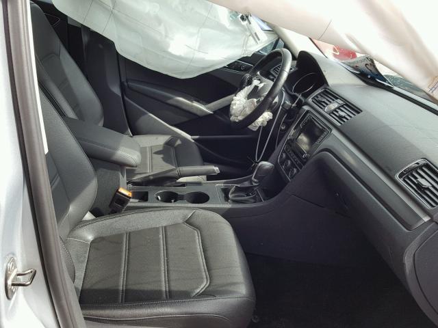 1VWDT7A39HC077645 - 2017 VOLKSWAGEN PASSAT R-L SILVER photo 5