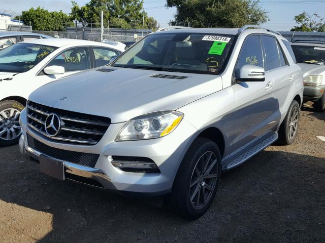 4JGDA5JBXDA123960 - 2013 MERCEDES-BENZ ML 350 SILVER photo 2