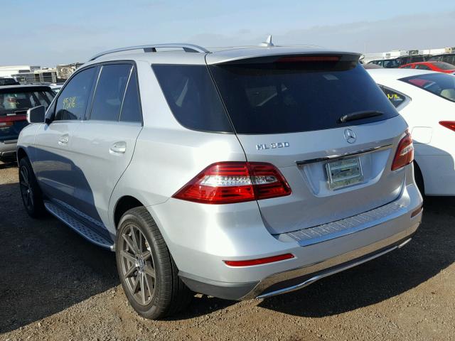 4JGDA5JBXDA123960 - 2013 MERCEDES-BENZ ML 350 SILVER photo 3