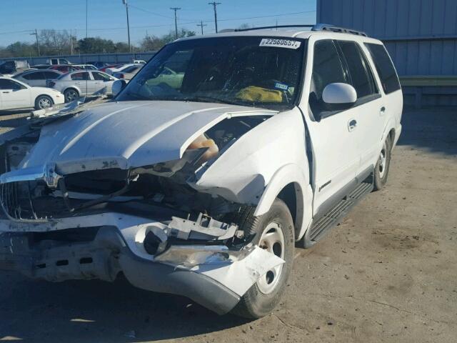 5LMRU27L2XLJ00903 - 1999 LINCOLN NAVIGATOR WHITE photo 2