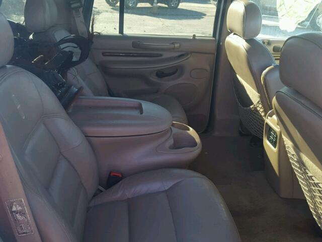 5LMRU27L2XLJ00903 - 1999 LINCOLN NAVIGATOR WHITE photo 6