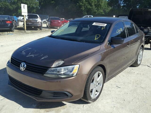 3VW2K7AJ4BM075557 - 2011 VOLKSWAGEN JETTA BASE 棕色 照片 2