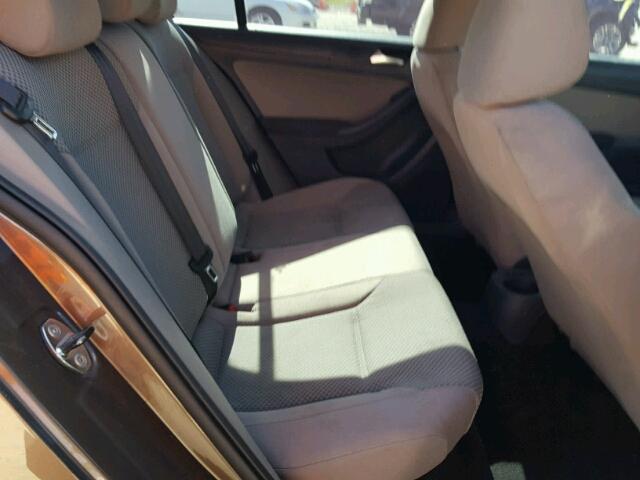 3VW2K7AJ4BM075557 - 2011 VOLKSWAGEN JETTA BASE 棕色 照片 6