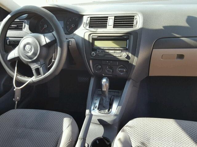 3VW2K7AJ4BM075557 - 2011 VOLKSWAGEN JETTA BASE 棕色 照片 9