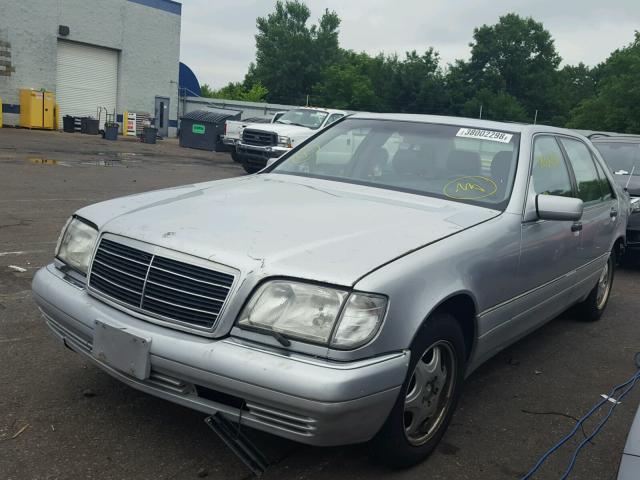 WDBGA33G2XA417919 - 1999 MERCEDES-BENZ S 320 SILVER photo 2