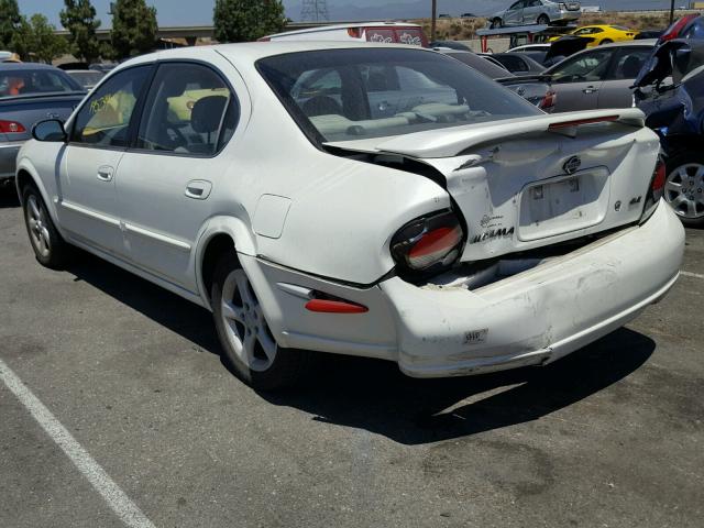 JN1CA31D41T830271 - 2001 NISSAN MAXIMA GXE WHITE photo 3