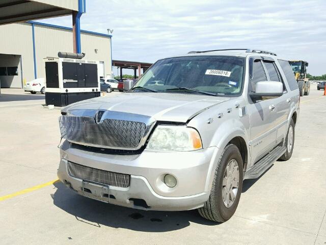 5LMFU27R64LJ11552 - 2004 LINCOLN NAVIGATOR Schwarz Foto 2