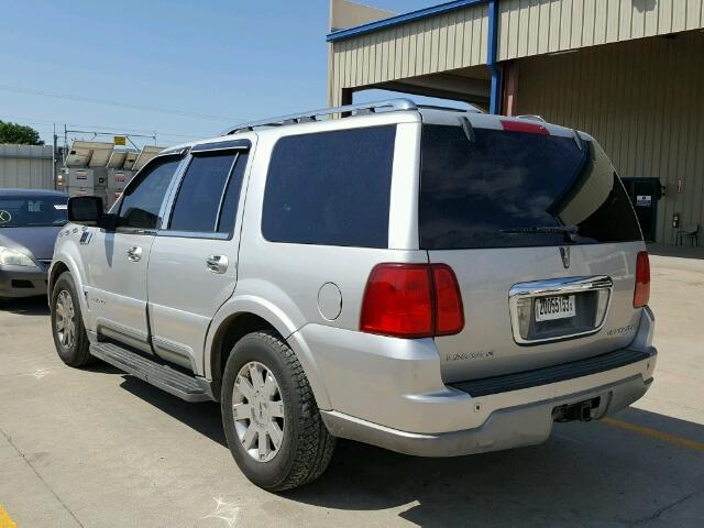 5LMFU27R64LJ11552 - 2004 LINCOLN NAVIGATOR Schwarz Foto 3