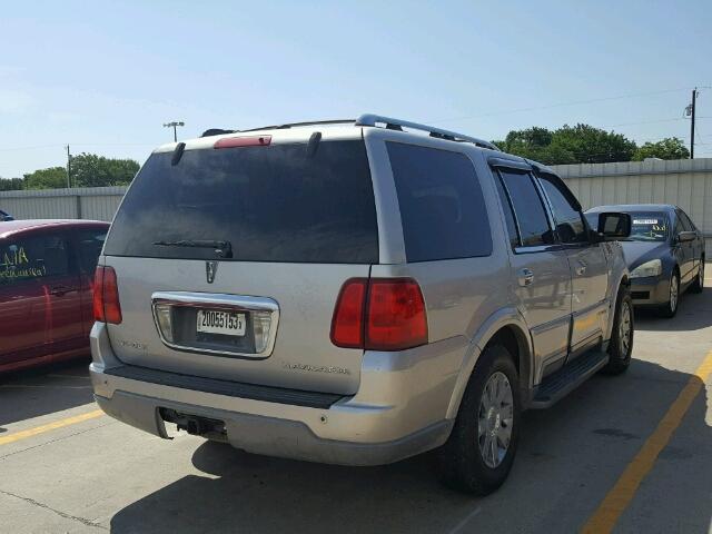 5LMFU27R64LJ11552 - 2004 LINCOLN NAVIGATOR Schwarz Foto 4