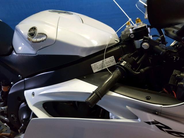 JYARJ16E0AA020737 - 2010 YAMAHA YZFR6 WHITE photo 9