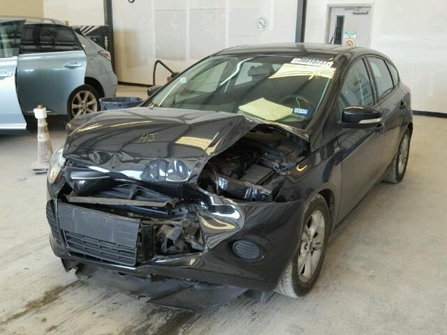 1FADP3K29EL322869 - 2014 FORD FOCUS SE BLACK photo 2