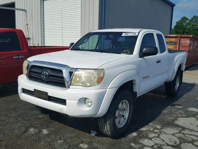 5TETU62N45Z072937 - 2005 TOYOTA TACOMA PRE WHITE photo 2