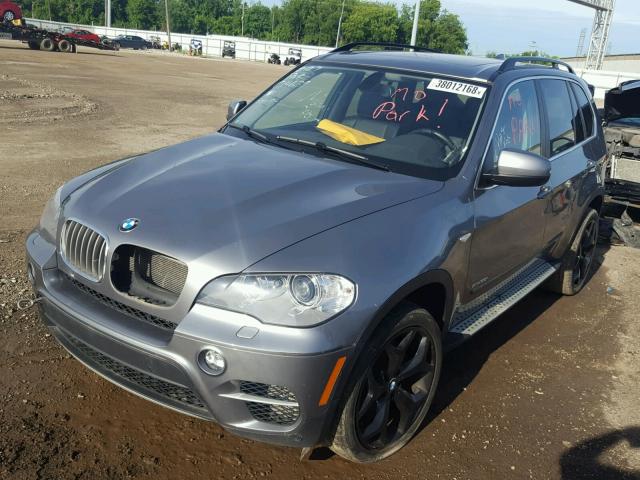 5UXZV8C54D0C14639 - 2013 BMW X5 XDRIVE5 GRAY photo 2