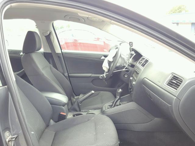 3VW1K7AJ0EM353550 - 2014 VOLKSWAGEN JETTA BASE CHARCOAL photo 5
