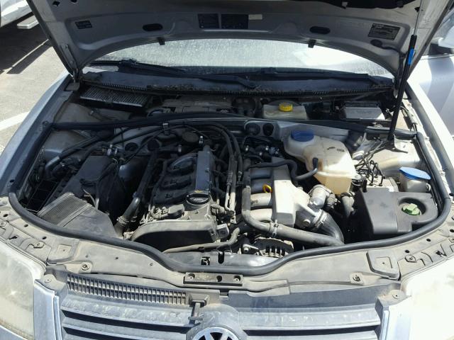 WVWPD63B34E218137 - 2004 VOLKSWAGEN PASSAT GLS SILVER photo 7